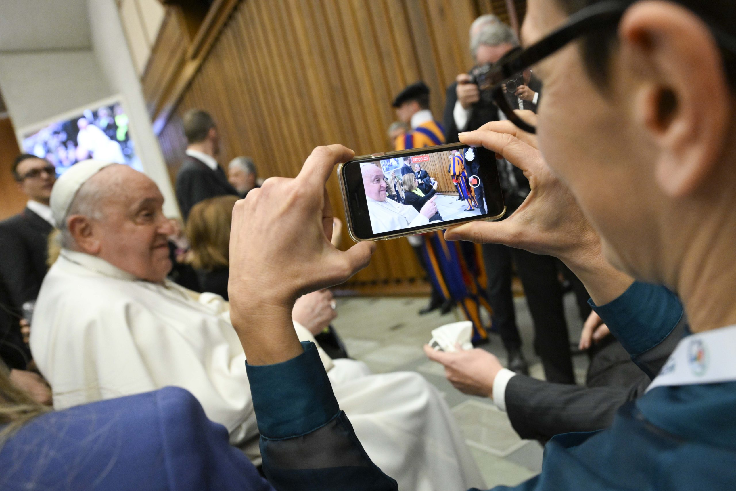 Papa in Aula Nervi ai giornalisti