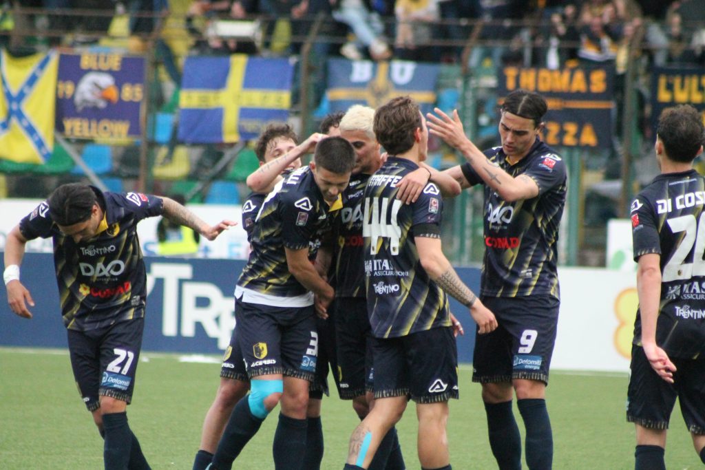 L'esultanza dopo il secondo gol di Anastasia. Foto Carmelo Ossanna